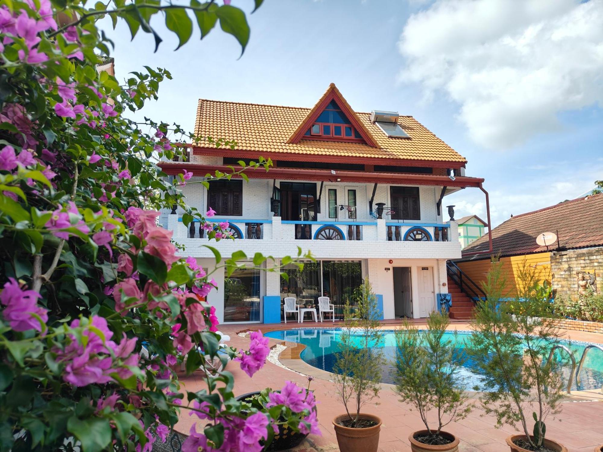 Baankasemsuk Resort 般咔 深宿 Patong Экстерьер фото